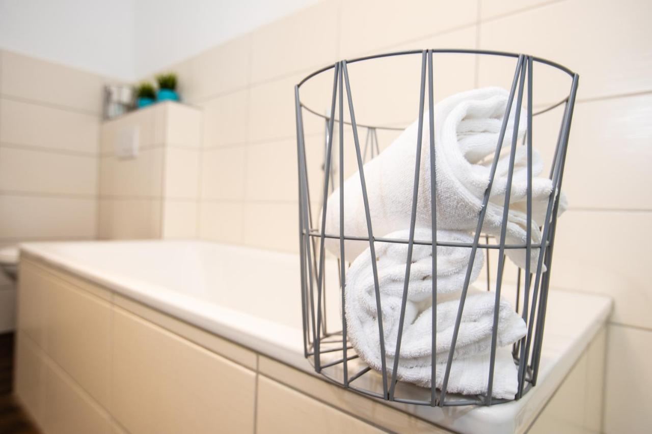 Moderne 2-zimmer Wohnung! Wlan Und Netflix Inklusive! Zentral Gelegen In Der Historischen Altstadt! Apartment *