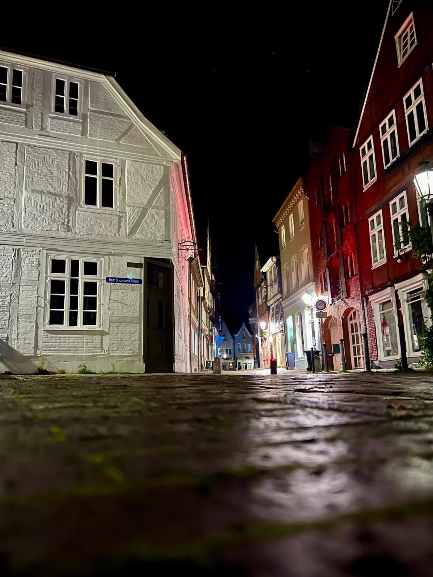 Apartment Moderne 2-zimmer Wohnung! Wlan Und Netflix Inklusive! Zentral Gelegen In Der Historischen Altstadt! *